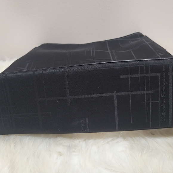 Like New condition Ferragamo Shoulder Bag Black Nylon - Picture 4 of 14